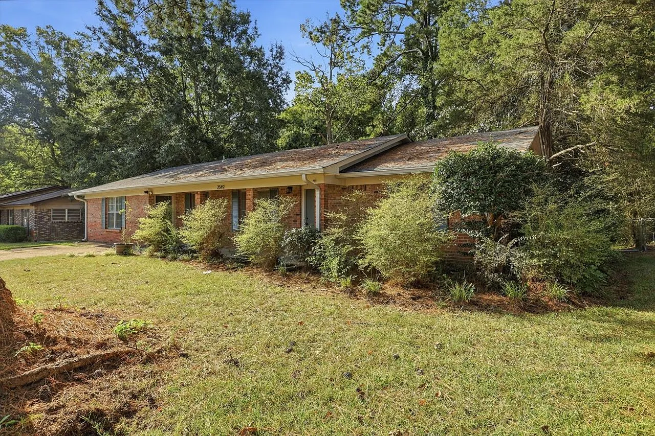 4 bed, 1816 sqft, $2,000 — Photo 2