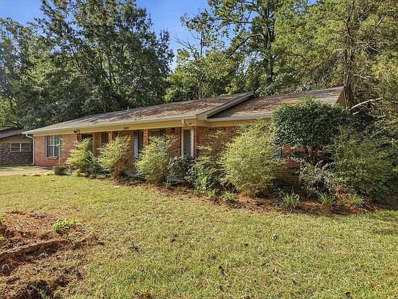 2nd image of 2549 Jennifer Dr
