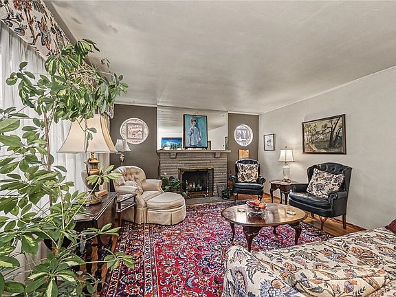 3rd image of 77 Coraopolis Rd