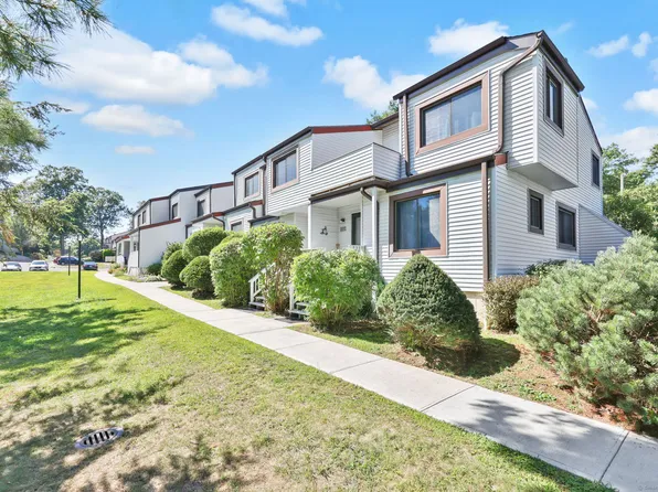 231 Cottonwood Road #231, Newington, CT 06111
