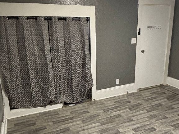 2nd image of 4052 Broadway