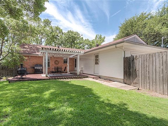 5th image of 9755 Parkford Dr