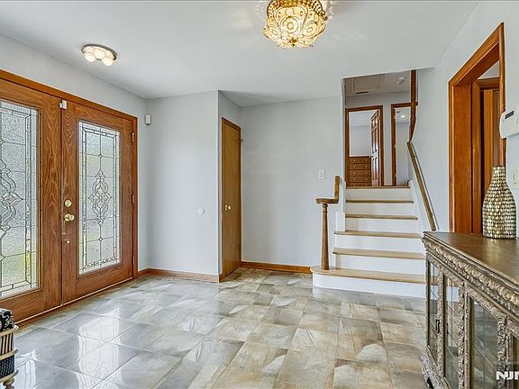 3rd image of 670 Swathmore Ln