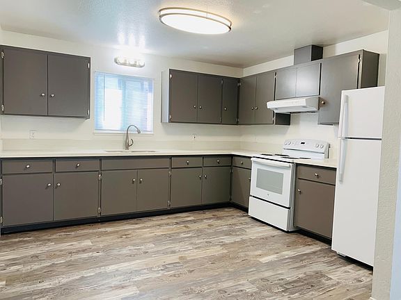 3rd image of 1629 Holly Dr APT 8