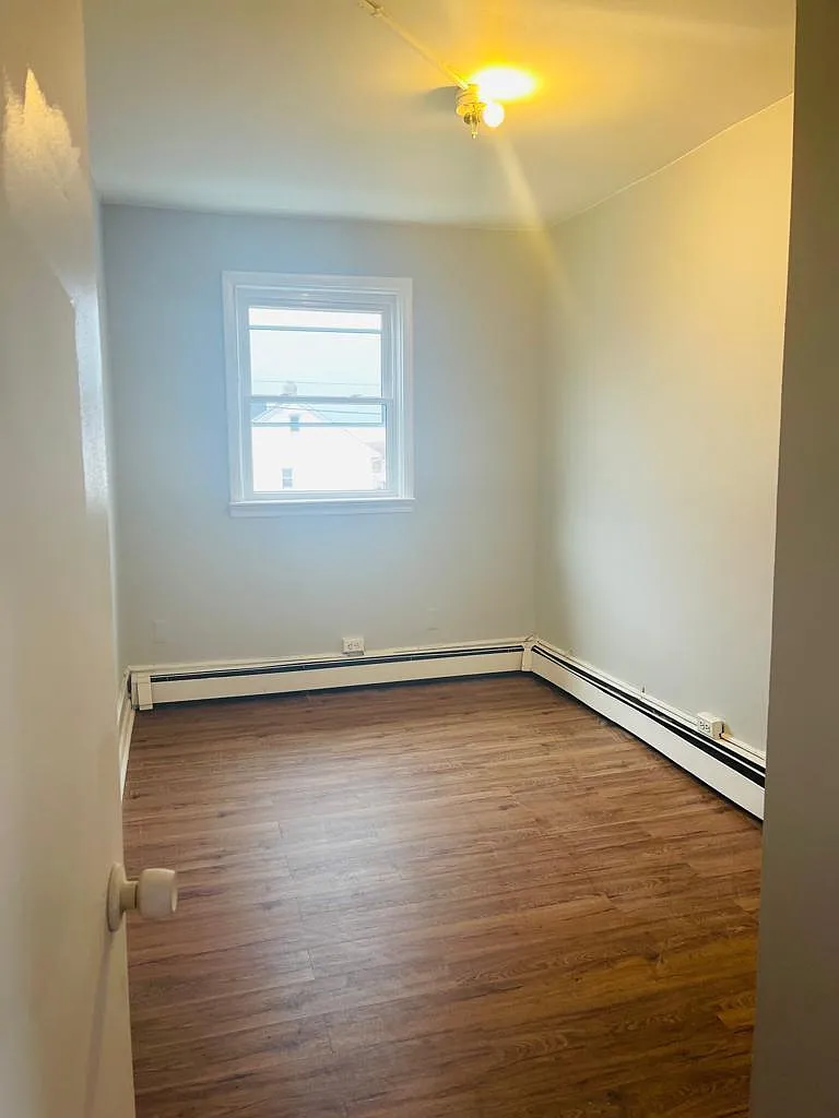 34 Paterson Ave — Photo 4