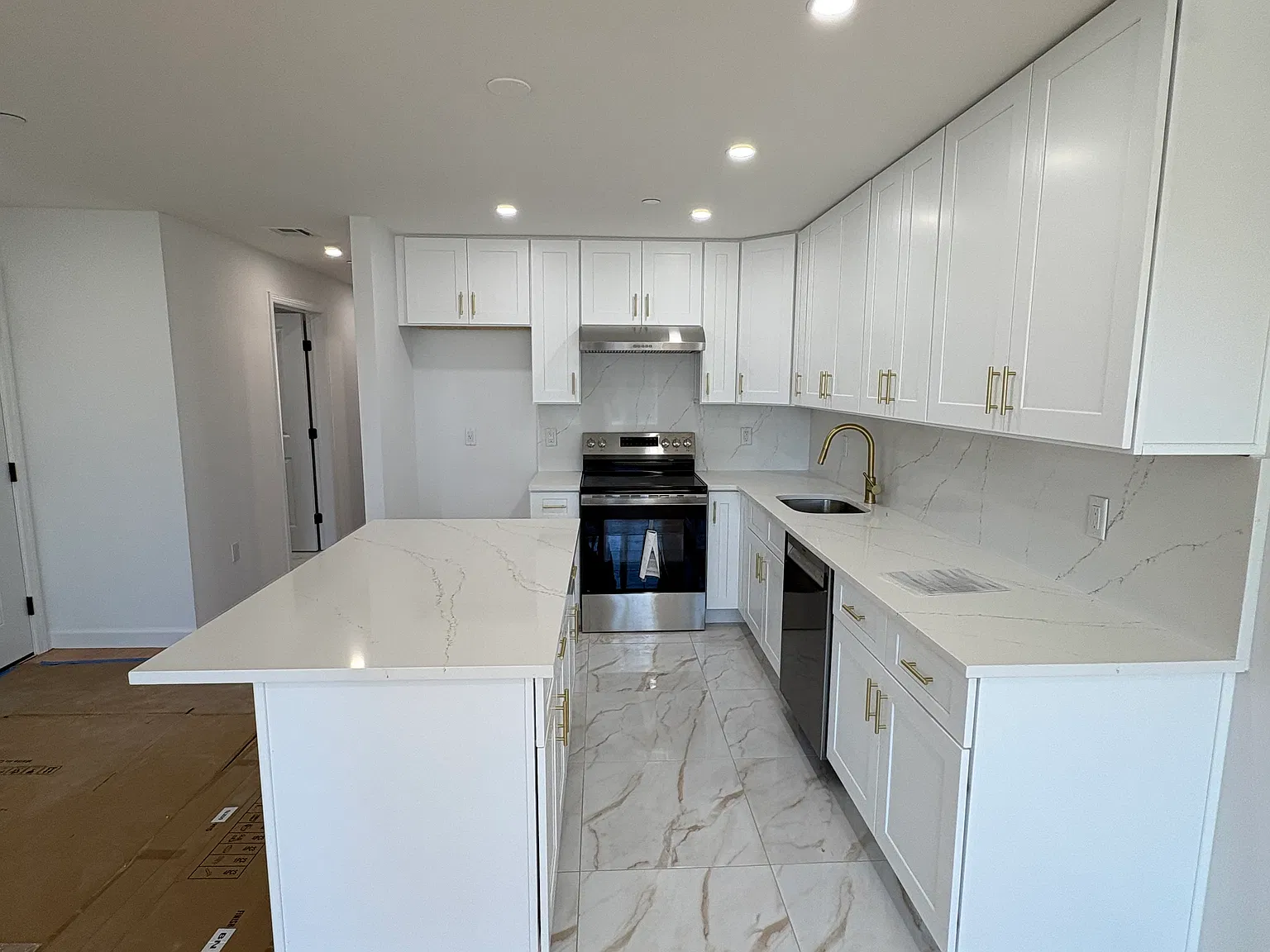 3 bed, 1300 sqft, $3,500 — Photo 2