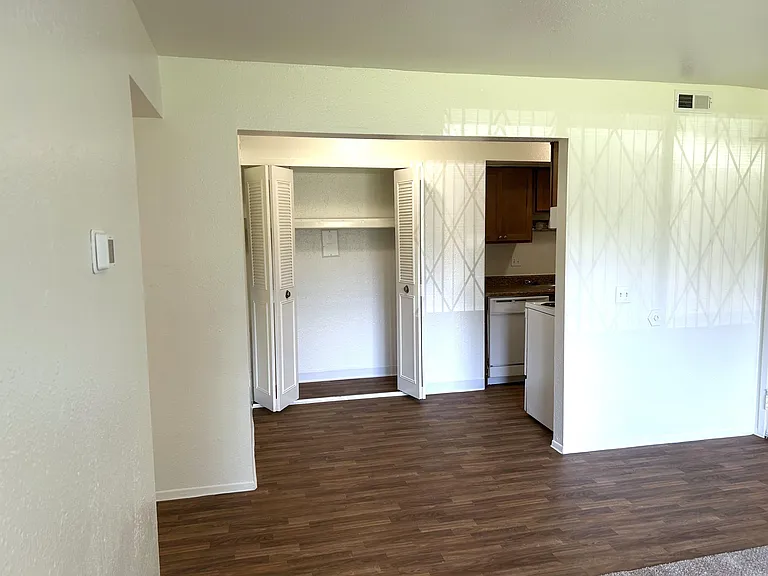 Woodland Place Apartments — Photo 41