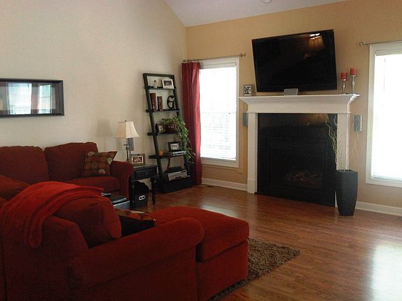 4th image of 2046 Lloyd Court Dr