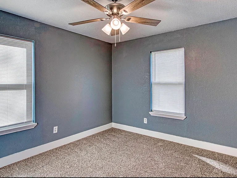 307 Dee Ln — Photo 8