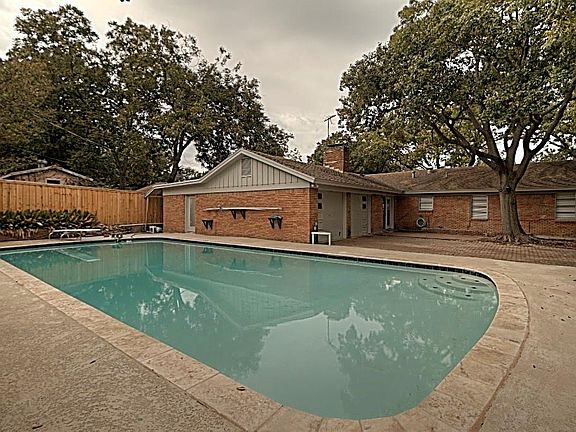 4th image of 5801 Whitman Ave