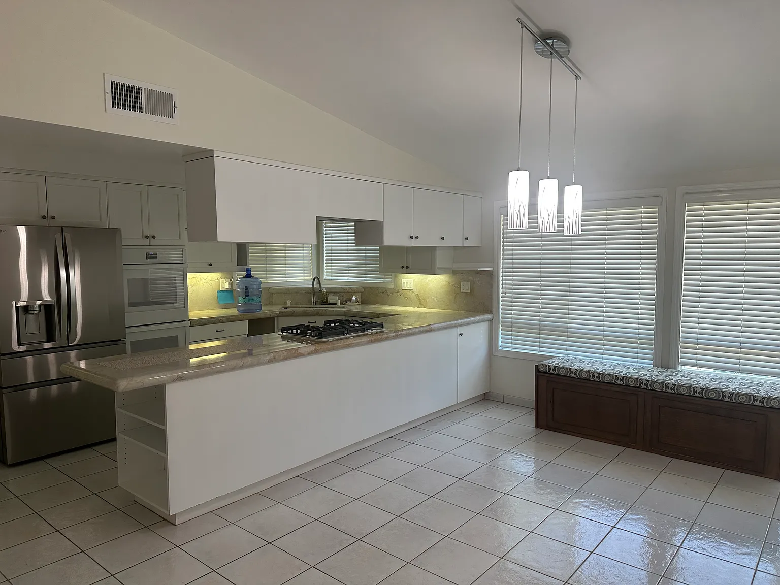 5 bed, 2962 sqft, $7,800 — Photo 4