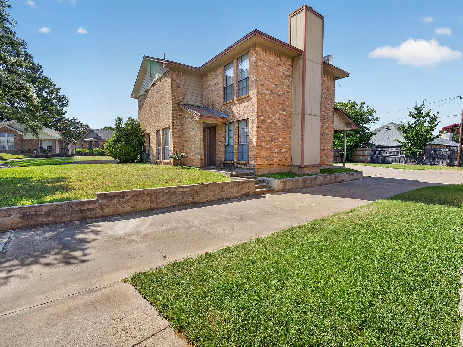 2 bed, 1.5 bath, 1252 sqft, $1,600 — Photo 2