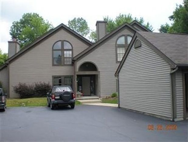 1st image of 3880 Northwoods Ct NE APT 2