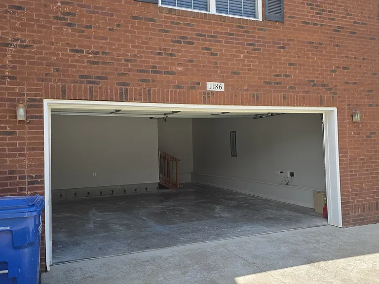 1186 Castlewood Dr — Photo 37
