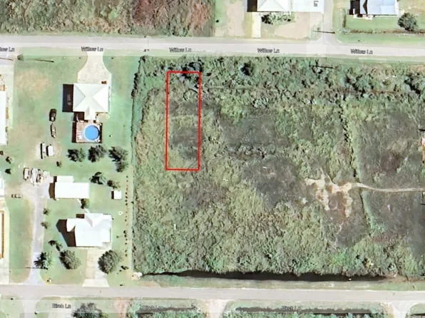 8 Willow Ln, Grand Isle, LA 70358