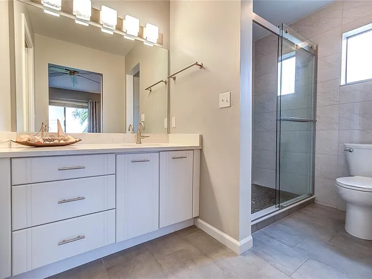 600 Carriage House Ln #201 — Photo 13