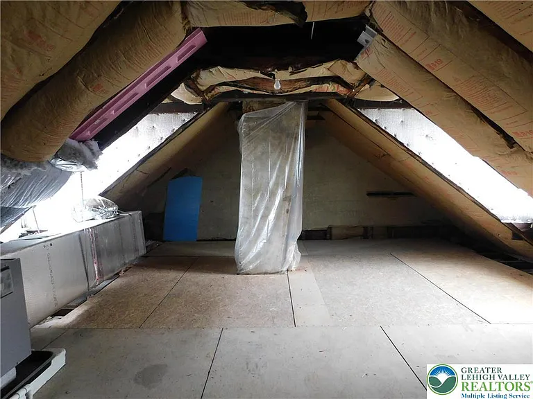 68 W Union Blvd — Photo 32