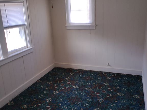 4th image of 609 East St
