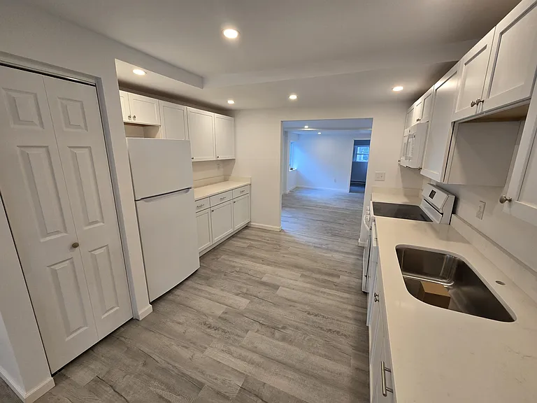 8 E Main St #1 — Photo 2