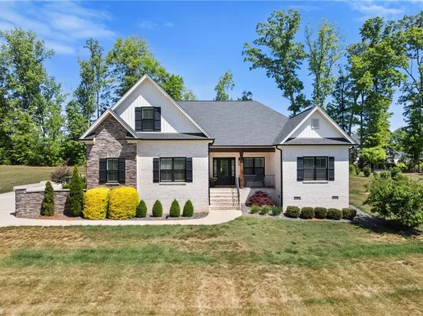 170 Arrow Glenn Ct, Advance, NC 27006