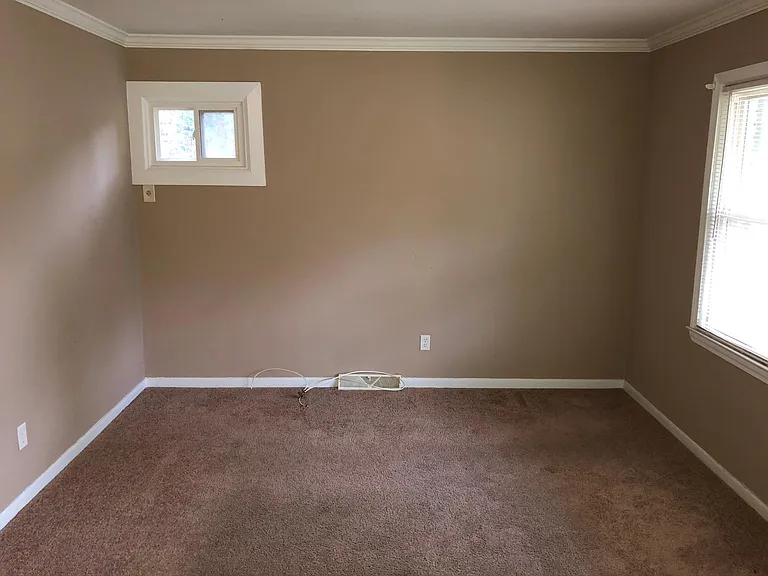 712 Edgegreen Dr — Photo 3