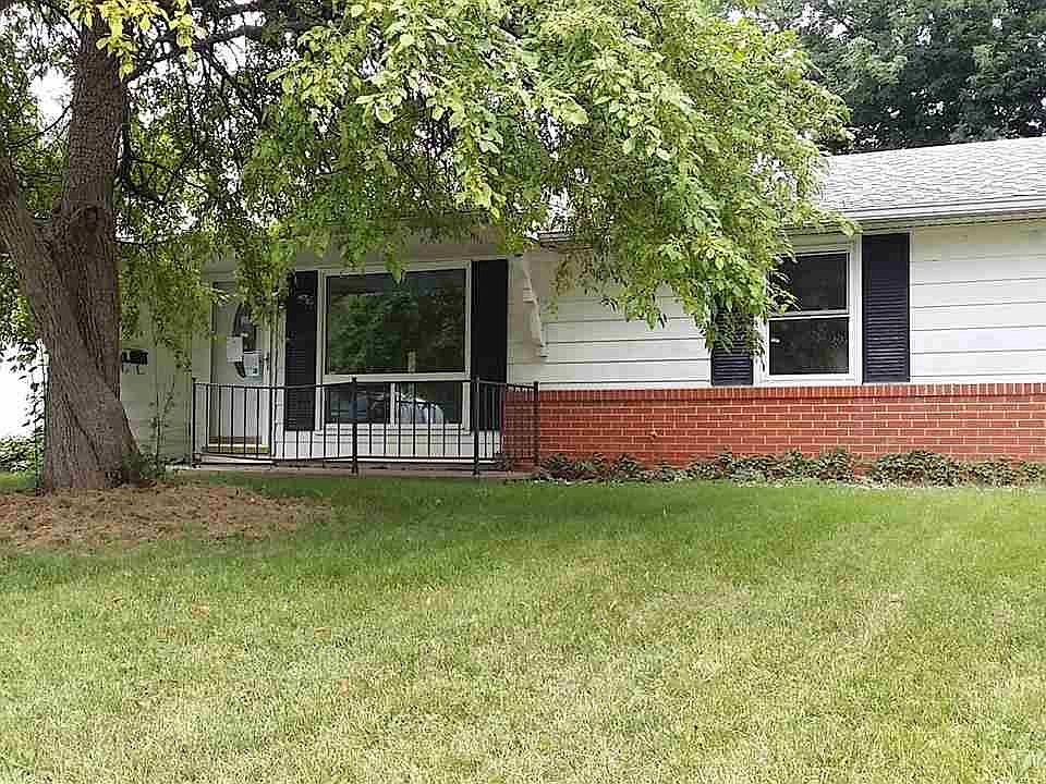1st image of 2020 Crowfoot Dr