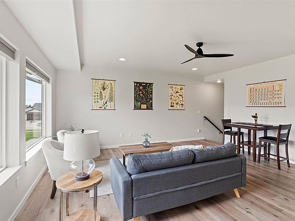 4th image of 792 River Bend Ln