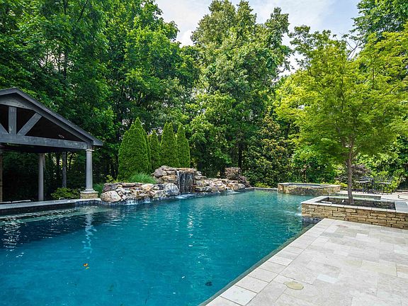 4th image of 9039 Hollybrook Ln N