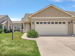 2213 Pebblebrooke Ln, Urbana, IL 61802