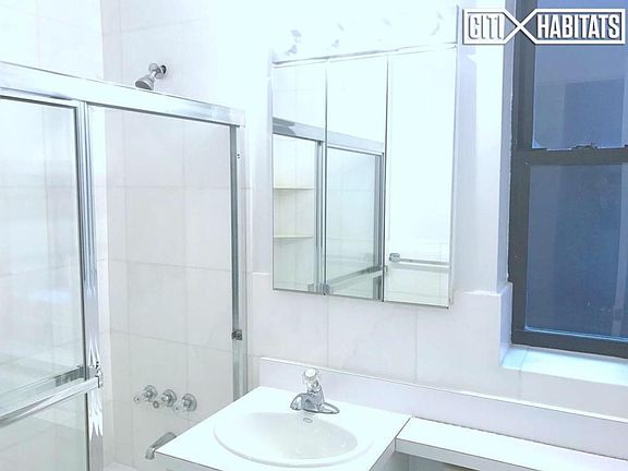 2nd image of 240 E 46th St APT 3G