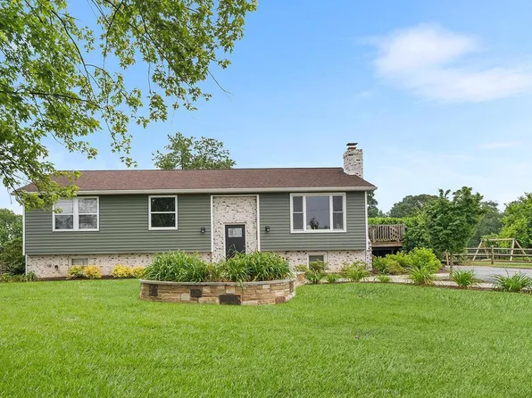 18747 Five Forks Rd, Stewartstown, PA 17363