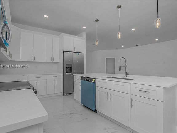 3rd image of 3060 Sean Rd