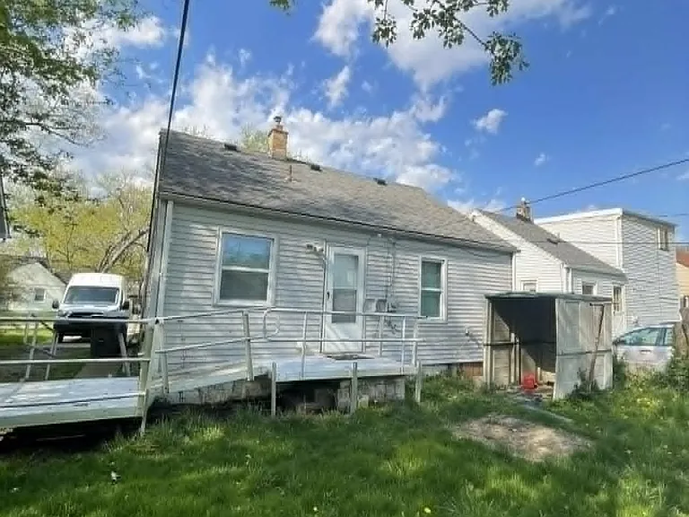 28517 Glenwood St — Photo 2