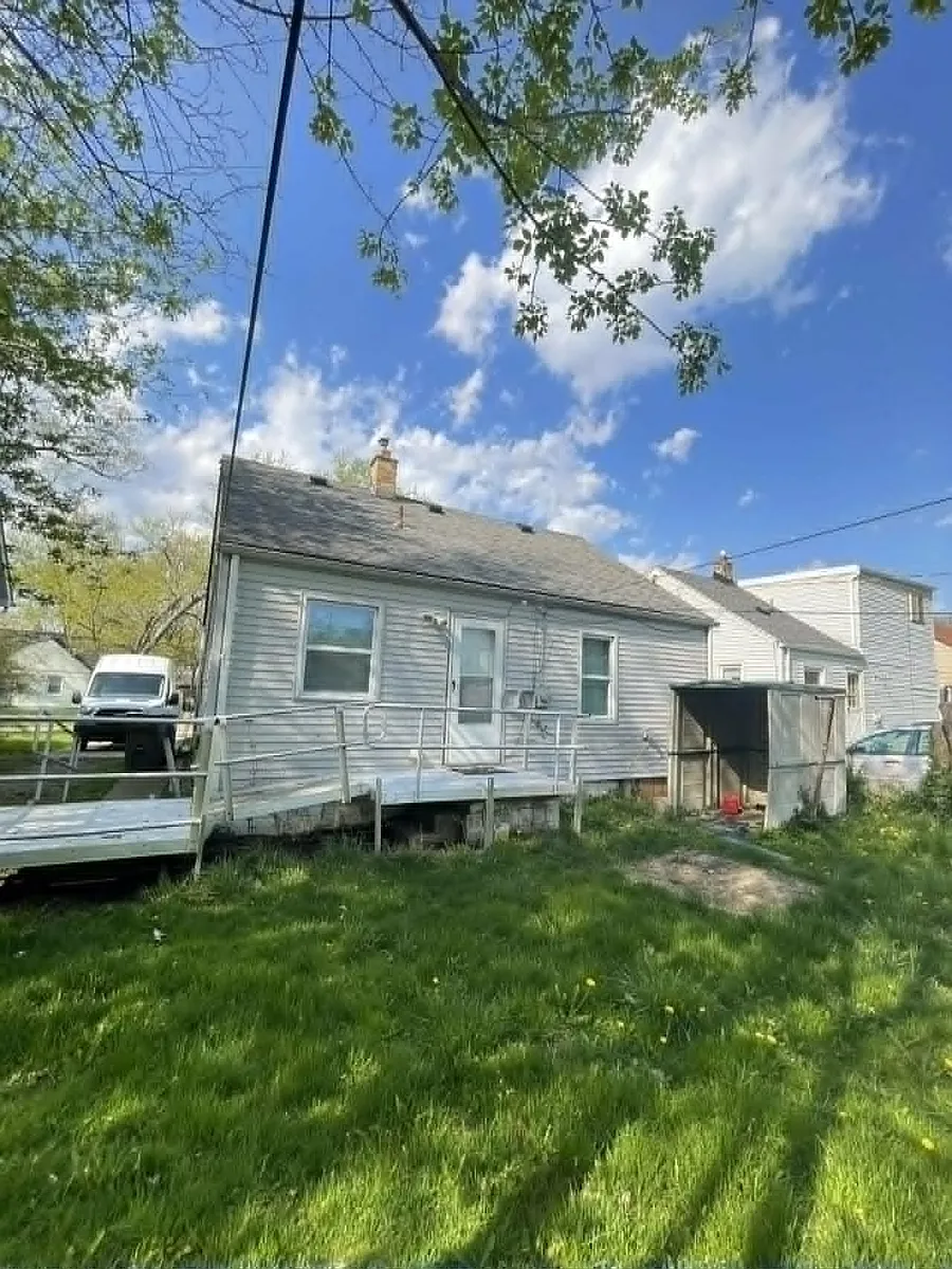 Building Photo - 28517 Glenwood St