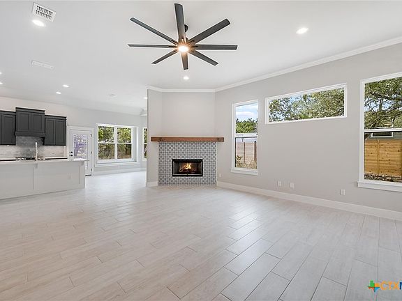 4th image of 8 Lakewood Cir