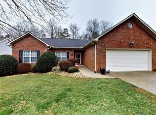 2610 Sandy Woods Ct, High Point, NC 27265