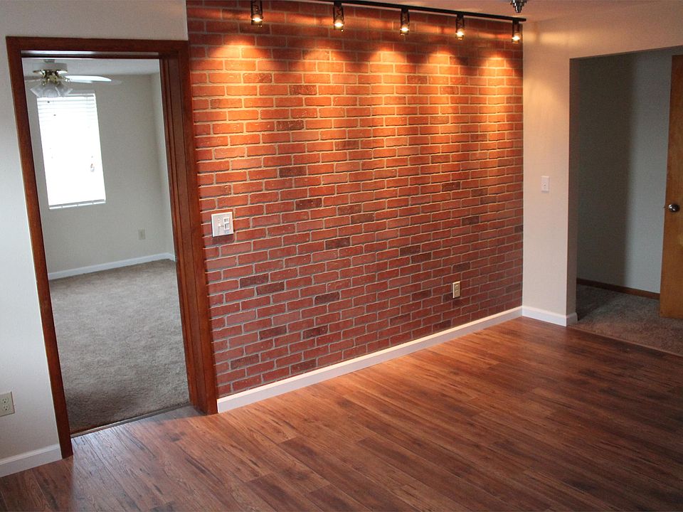 1st image of 253 1/2 E Erie Ave #6