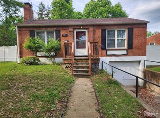 8137 Vardaman Dr, Saint Louis, MO 63130