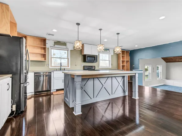 16 Wilson Avenue, Amity Harbor, NY 11701