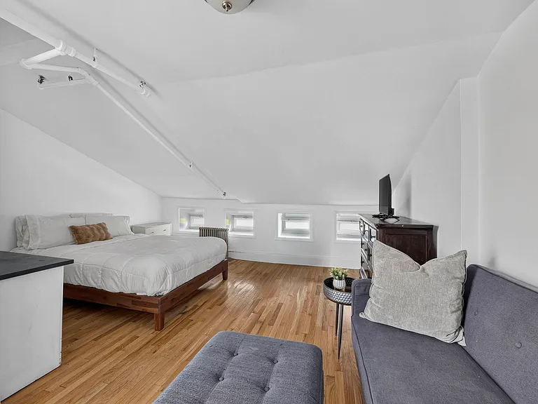 671 Monroe St #2 — Photo 4