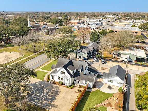 4th image of 405 E Mulberry St