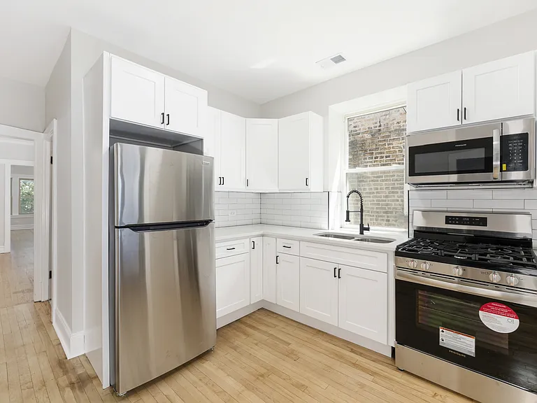 4819 W Barry Ave #2 — Photo 11