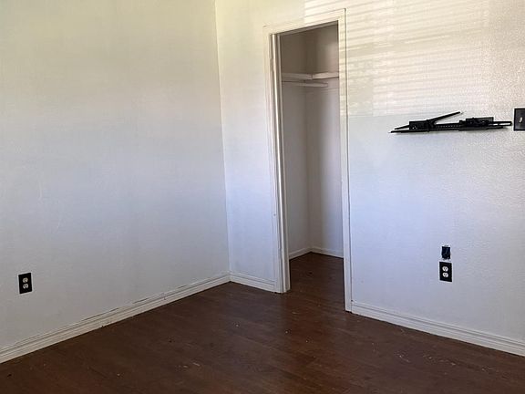 5th image of 705 Main St