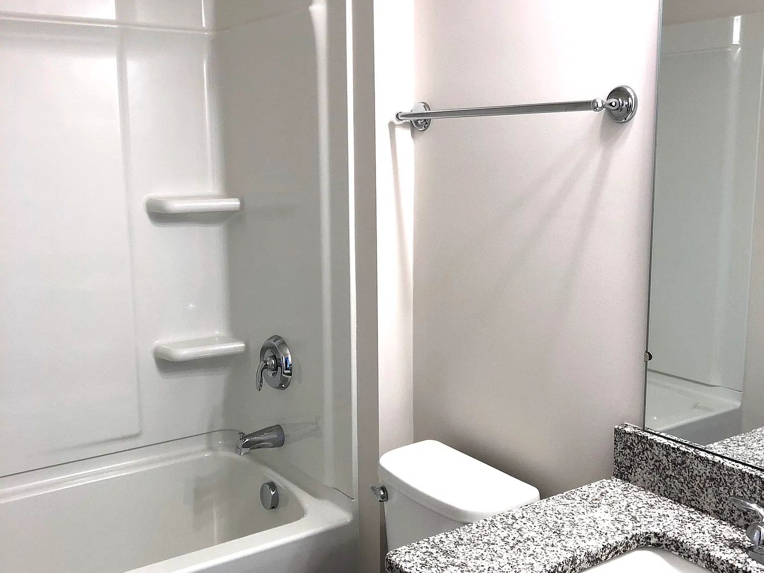 5 bed, 2760 sqft, $3,750 — Photo 3