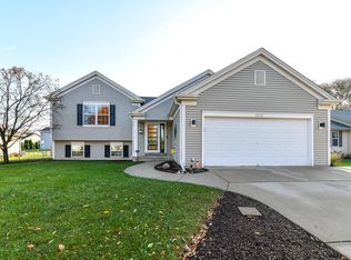 3615 Applewood Dr, Waukesha, WI 53189