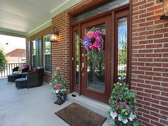 3rd image of 1029 Westchester Way