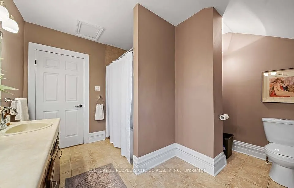5 bed, $2,799 — Photo 2