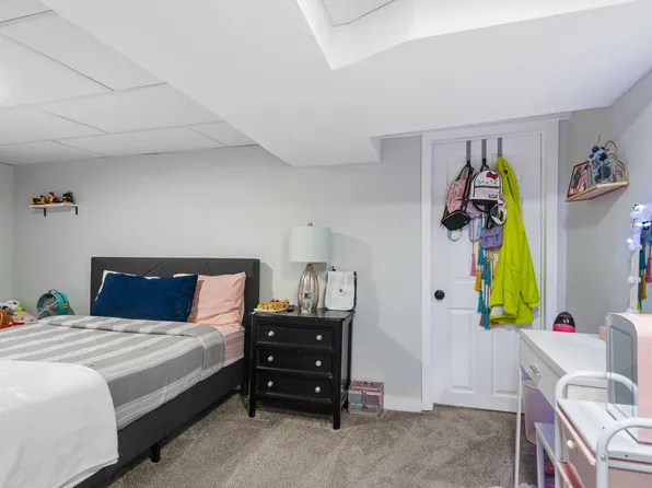 1041 Stonewall Lane image 6 of 48