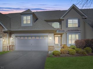 6 Fehervari Ct, Somerset, NJ 08873