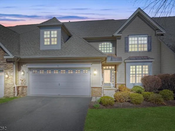 6 Fehervari Ct, Franklin Twp., NJ 08873